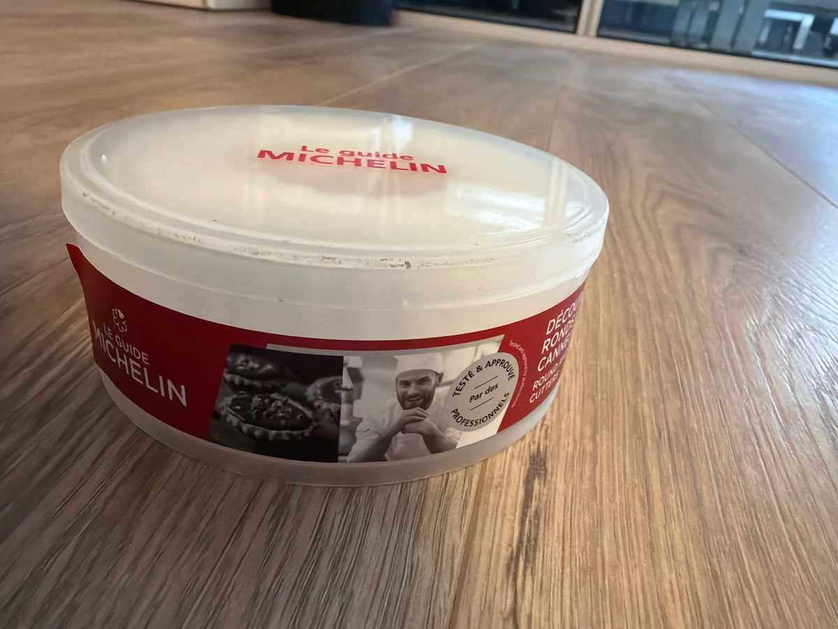 Jeu de 6 emporte-pièce lisse/cannelé « Guide Michelin »