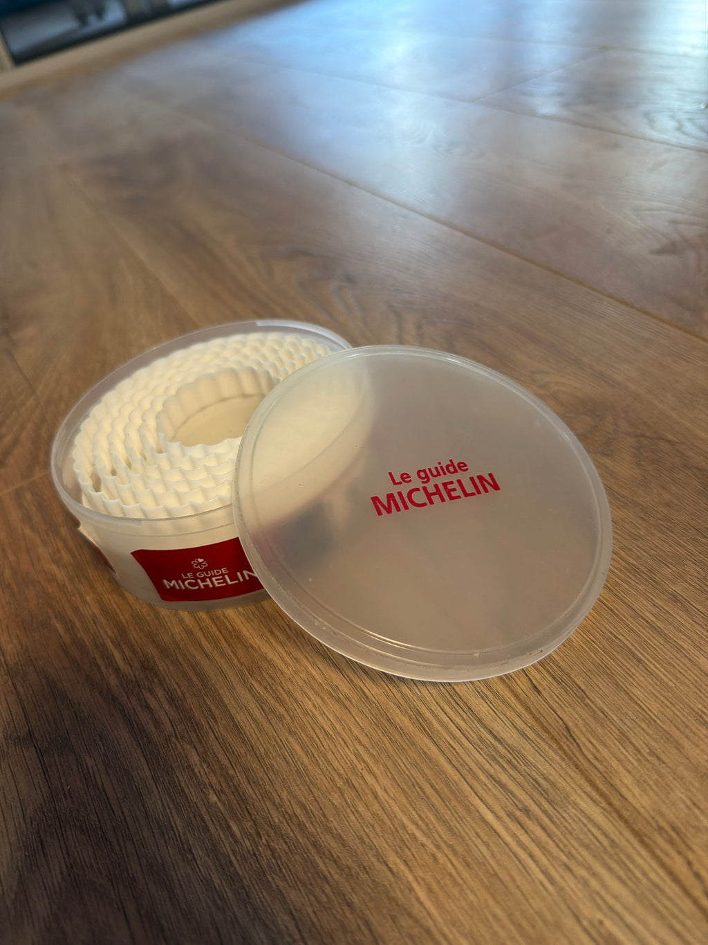 Jeu de 6 emporte-pièce lisse/cannelé « Guide Michelin »